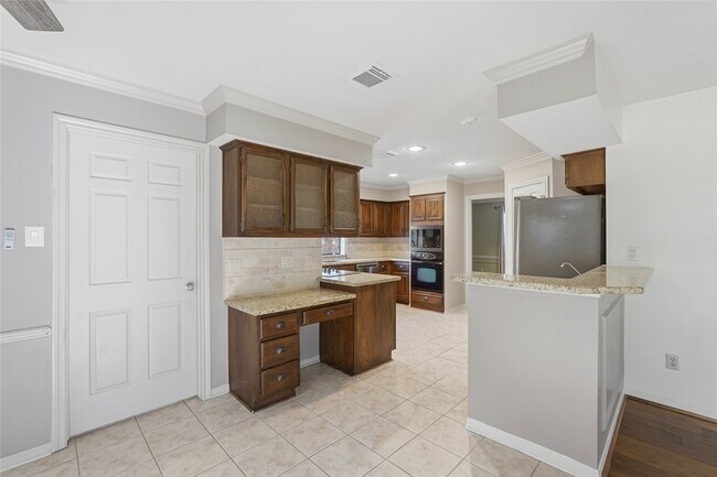 Building Photo - 3823 Village Oaks Dr