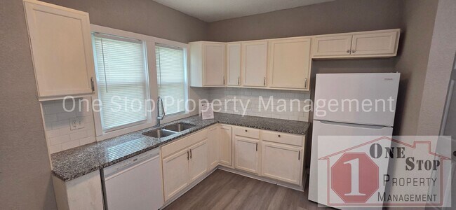 Building Photo - Beautiful 4 Bedroom 2 Bathroom in Kansas City!