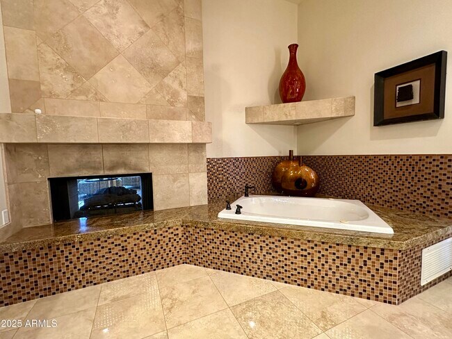 Building Photo - 5711 W Linda Ln