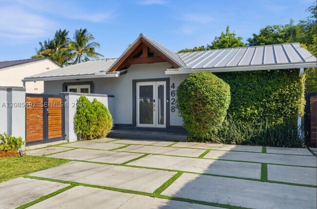 Building Photo - 4628 SW 10th St