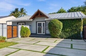 Building Photo - 4628 SW 10th St