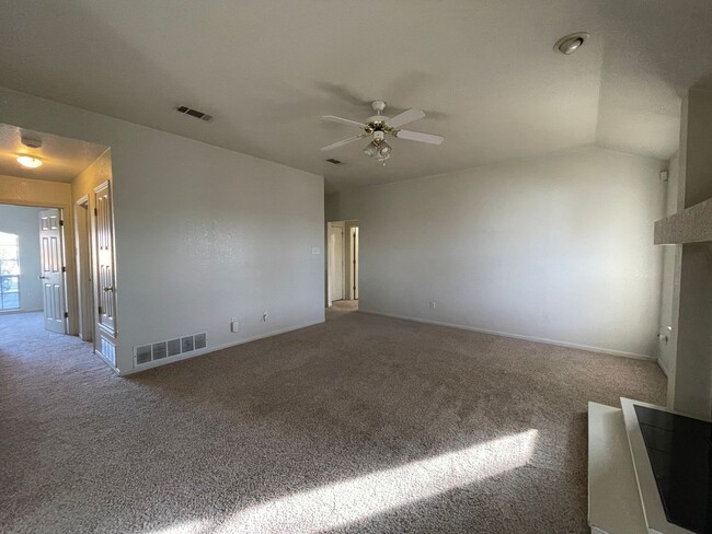 Building Photo - 360 Virtual Tour Available