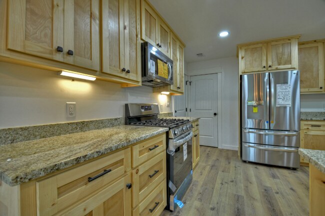 Building Photo - 64 Walnut Dr