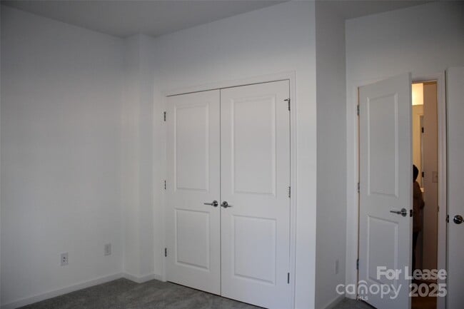 Building Photo - 743 Hoke Ln