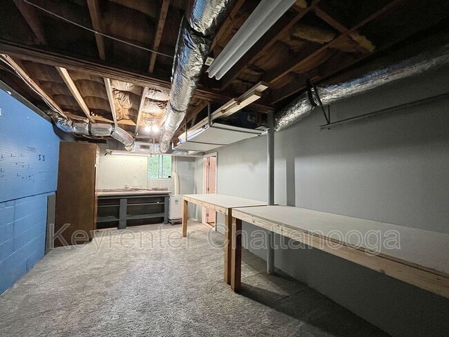 Building Photo - 973 Shadow Ln