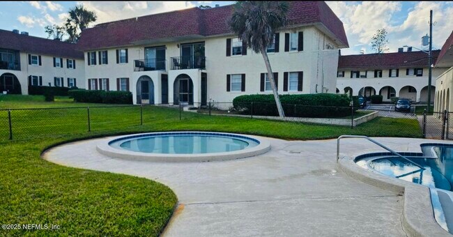 Building Photo - 1540 El Prado Rd