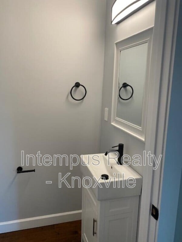 Building Photo - 2308 E 5th Ave