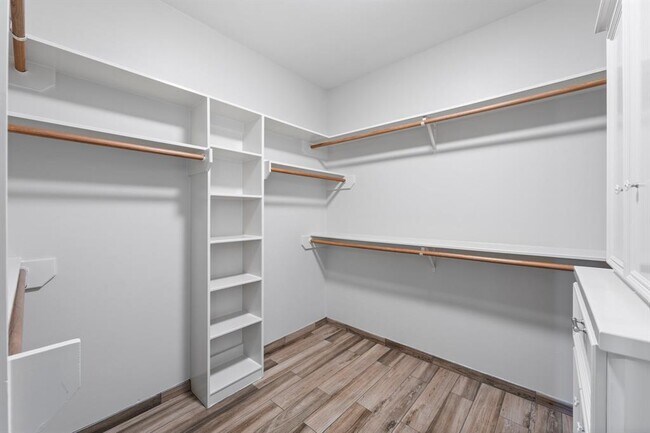 Building Photo - 165 W Shadowpoint Cir