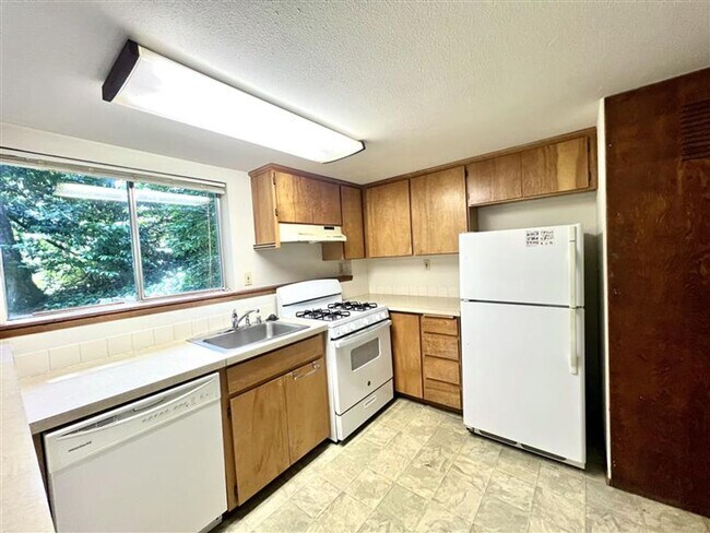 Building Photo - Relaxed 2-Bed, 1.5-Bath Home in a Quiet Gig Harbor Spot