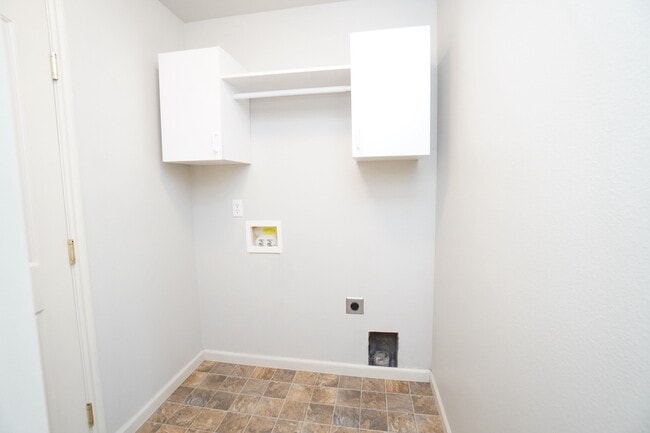 Building Photo - 1445 W Silver Salmon Dr