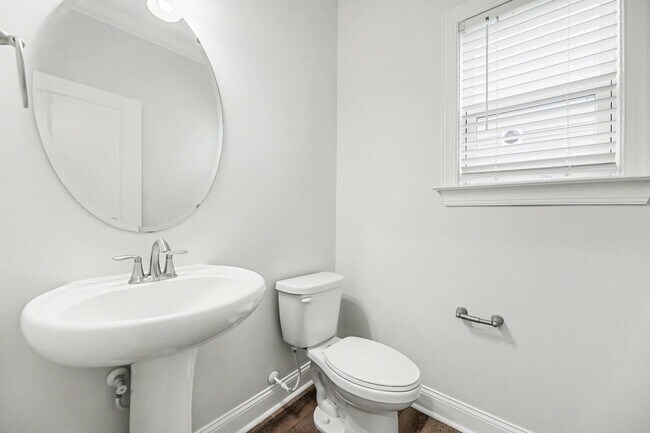 Building Photo - Modern 4BR Home in Raleigh | Great Location