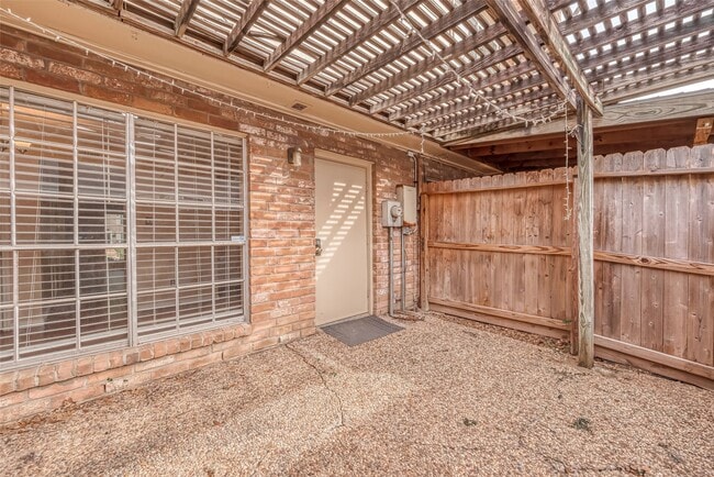 Building Photo - 10217 Longmont Dr