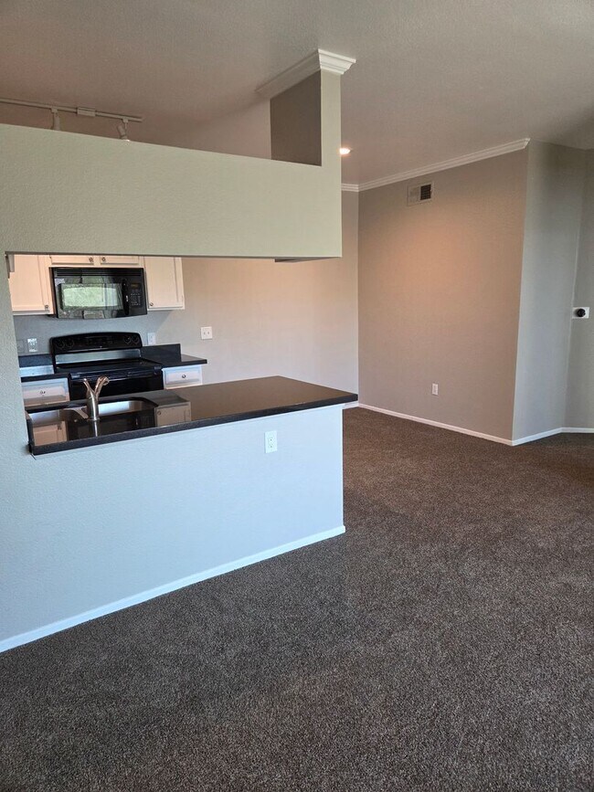 Building Photo - San Simeon Condo