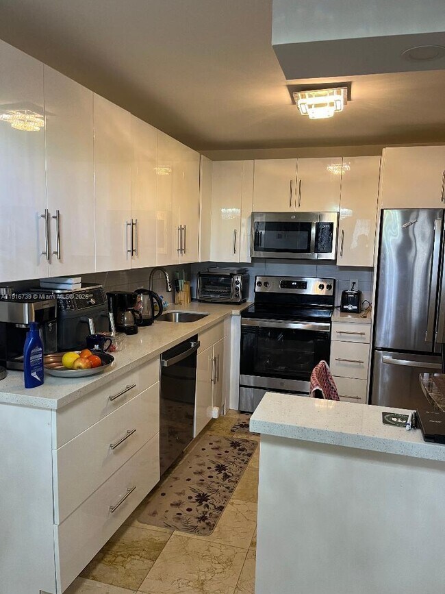 Building Photo - 2301 S Ocean Dr