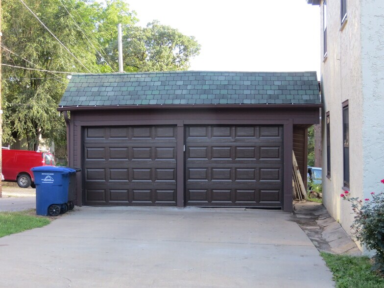 One car garage w/ unit - 1820 Pleasant St