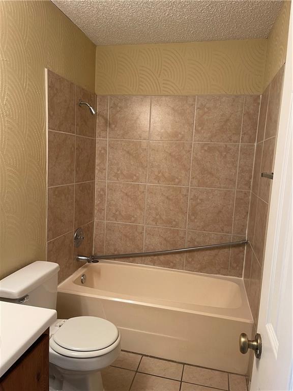 Building Photo - 8704 Pineridge Dr