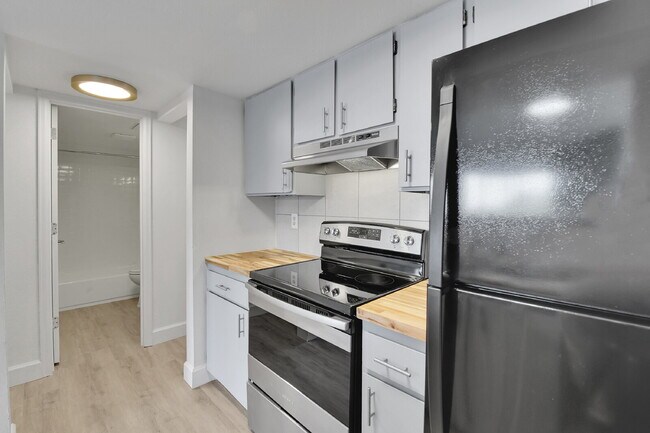 Building Photo - $1,095.00, Studio and 1 bath located in De...