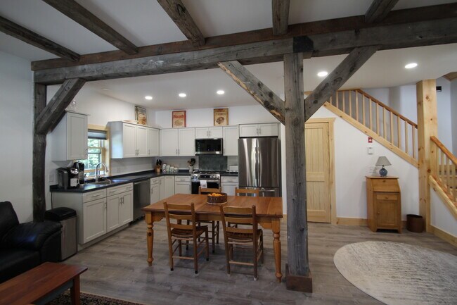 Building Photo - 15 Beech Tree Ln