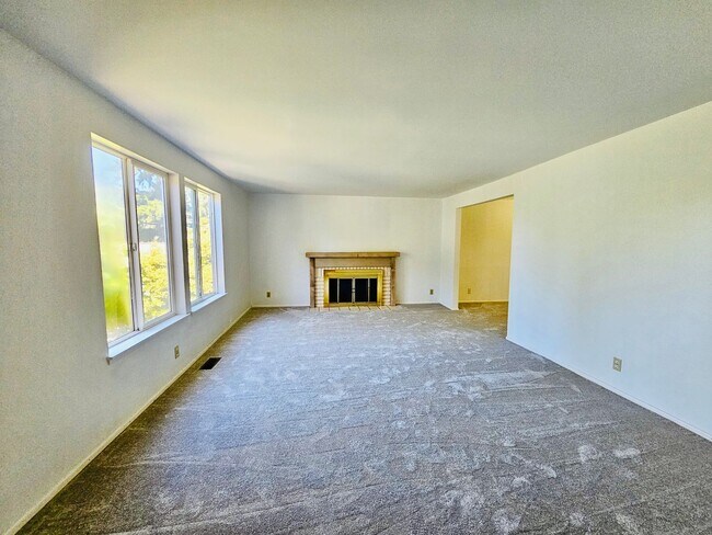 Building Photo - 14912 SE 46th Pl