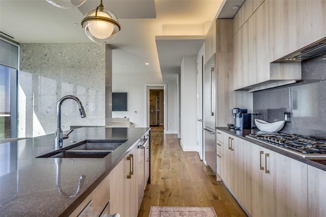 Building Photo - 8119 Douglas Ave