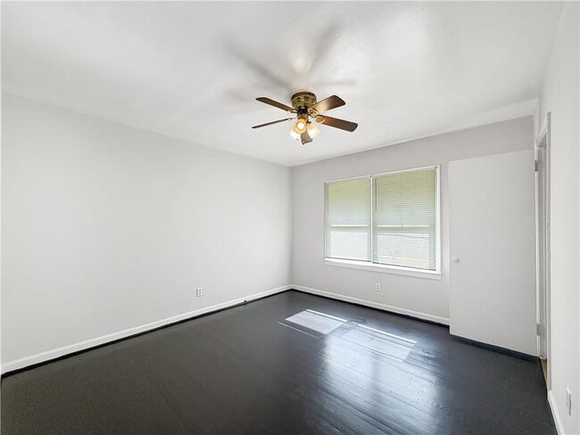 Building Photo - 1668 Laurelwood Dr SW