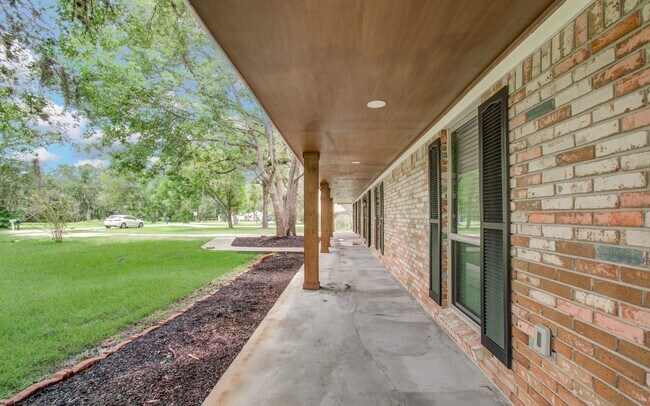 Building Photo - 6930 S Oak Bend Dr