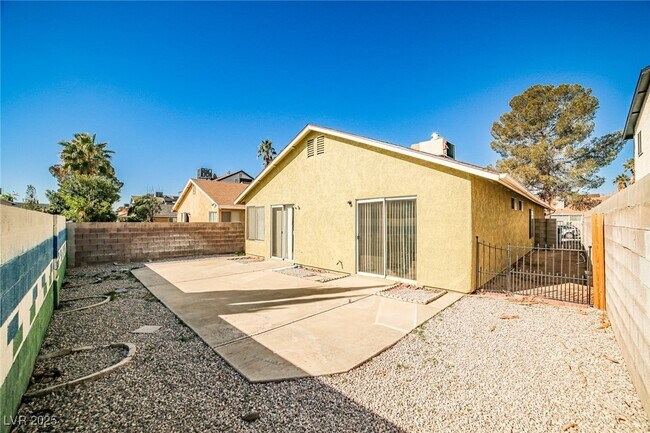 Building Photo - 1505 Wintergreen Dr