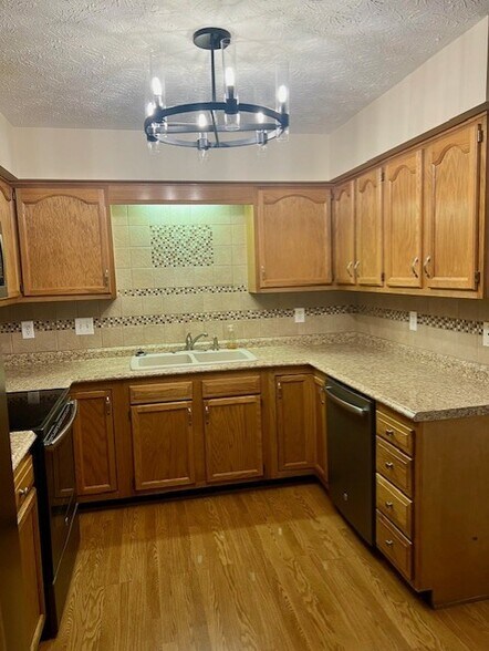 Building Photo - 1005 Brittany Deanne Ln