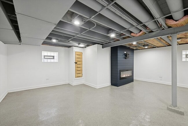 Building Photo - 3831 N New England Ave