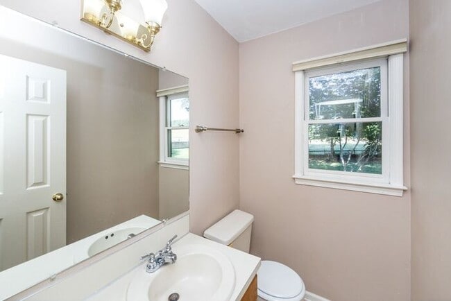 Building Photo - 3BD/1BA Home in Hickory