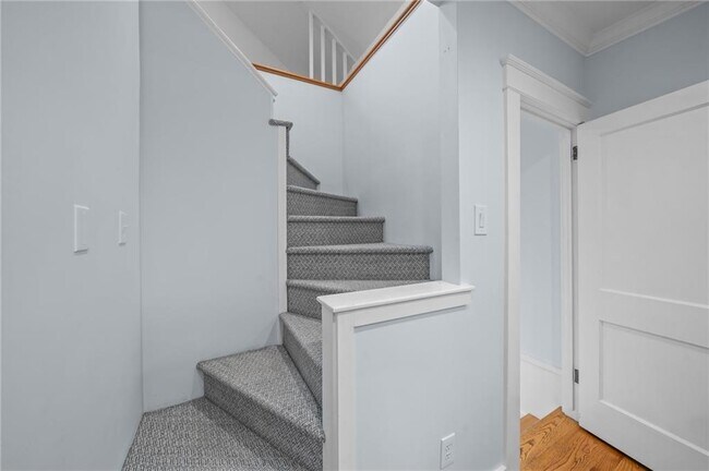 Building Photo - 36 Almy St