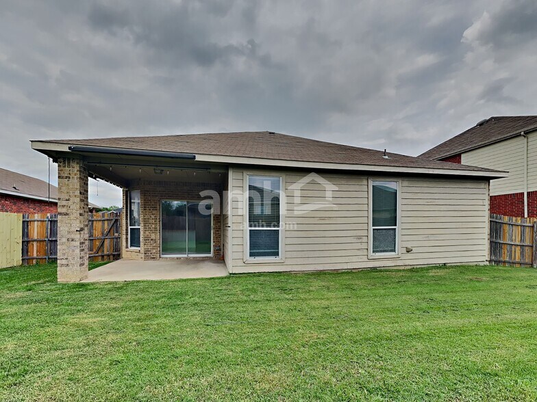 Building Photo - 1105 Skylark Dr