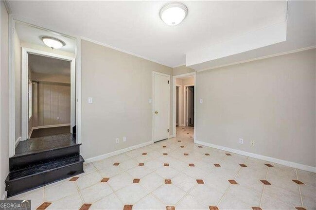 Building Photo - 535 Valley Ln NE