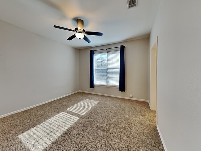 Building Photo - 1417 Tree Farm Dr