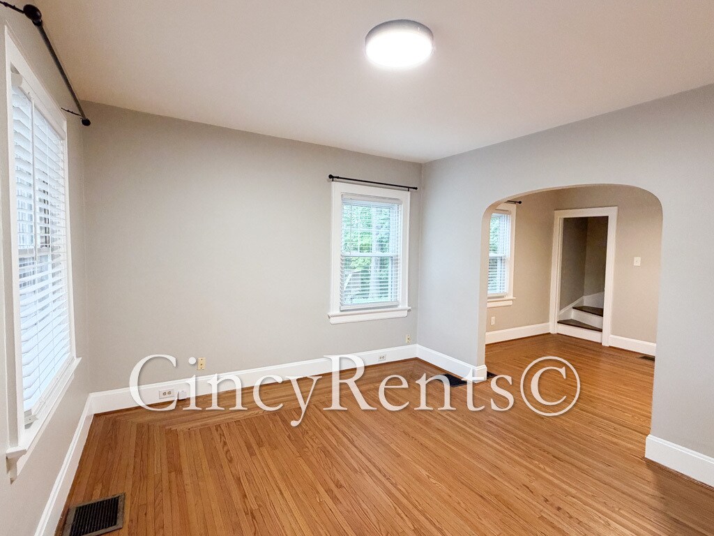 Building Photo - 3559 Rawson Pl