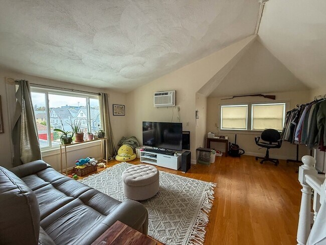 Building Photo - 56 Bowdoin St