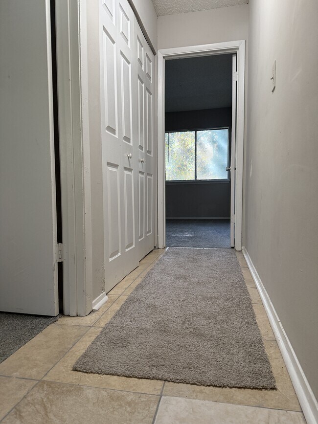 Building Photo - 6473 Klinect Ct