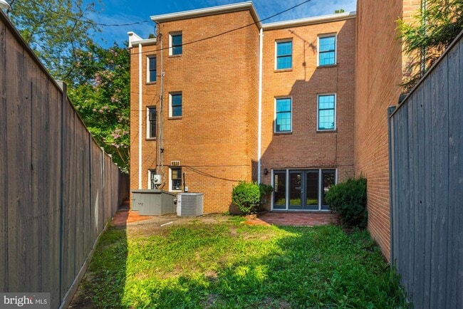 Building Photo - 3921 Watson Pl NW