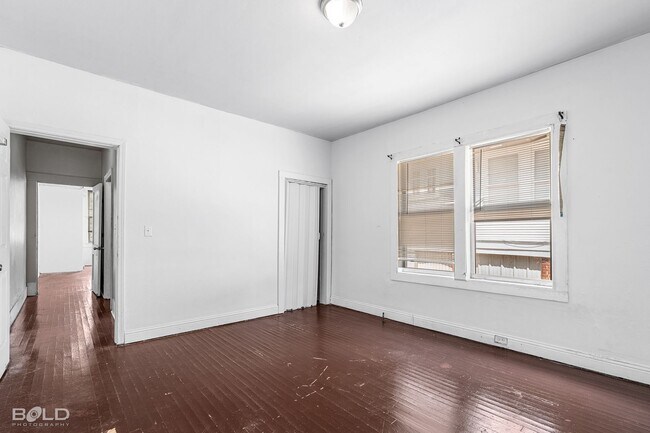 Building Photo - 315 Robinson Pl