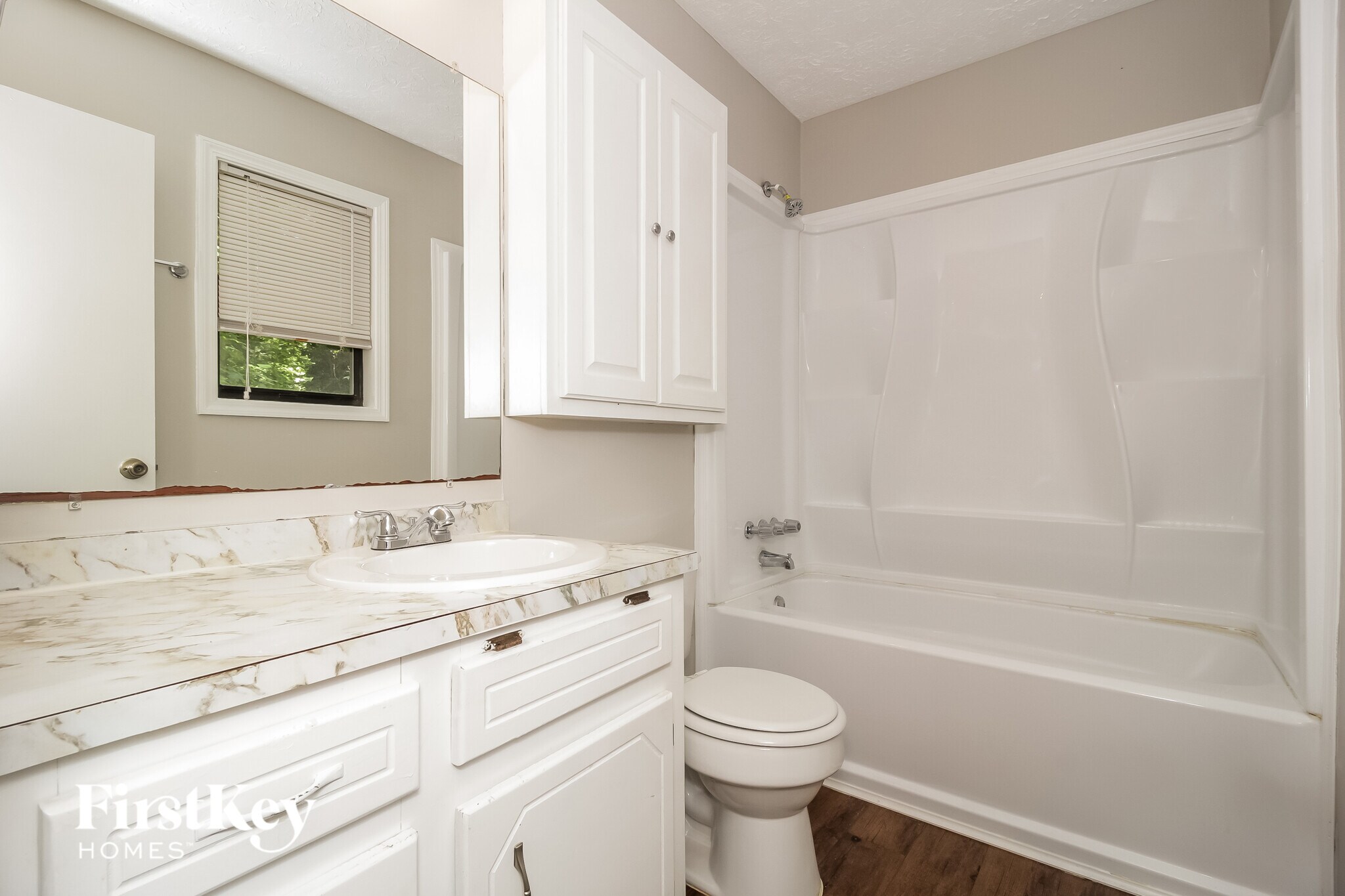 Building Photo - 1049 Rolling Green Dr