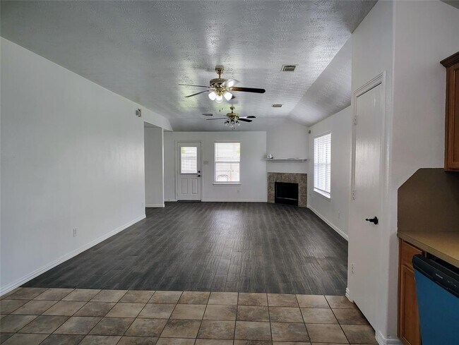 Building Photo - 21411 Forest Colony Dr