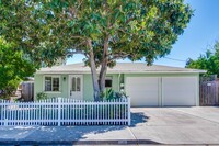 Building Photo - Duplex in Mountain View -  hardwood floors...