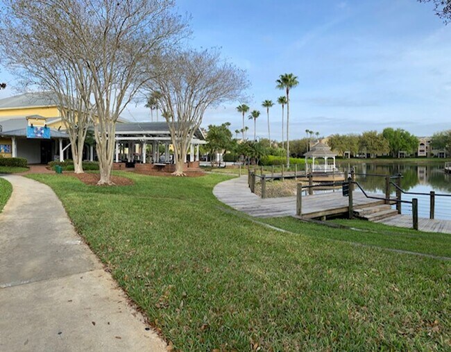 Building Photo - Large 3-Bedroom, 2-Bath Condo with Solariu...