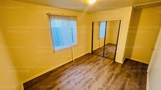 Building Photo - 1142 8th Pl