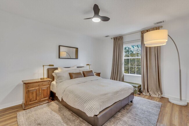 Building Photo - 142 West Tisbury Lane