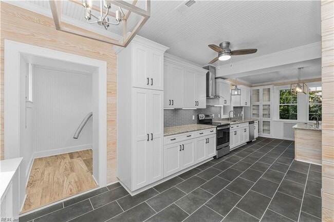 Building Photo - One-of-a-Kind 6-Bedroom Property