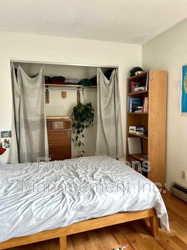Building Photo - 115 N Winooski Ave