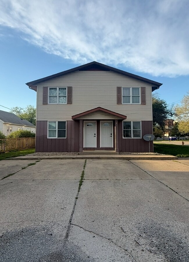 Building Photo - 801 W St Anthony Ave