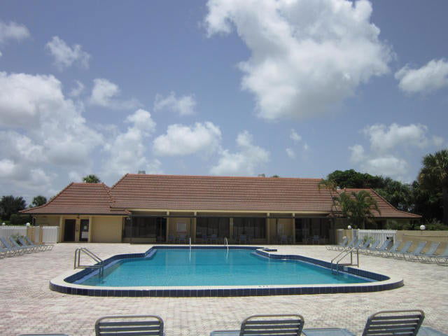 Building Photo - 2805 SW 22nd Ave