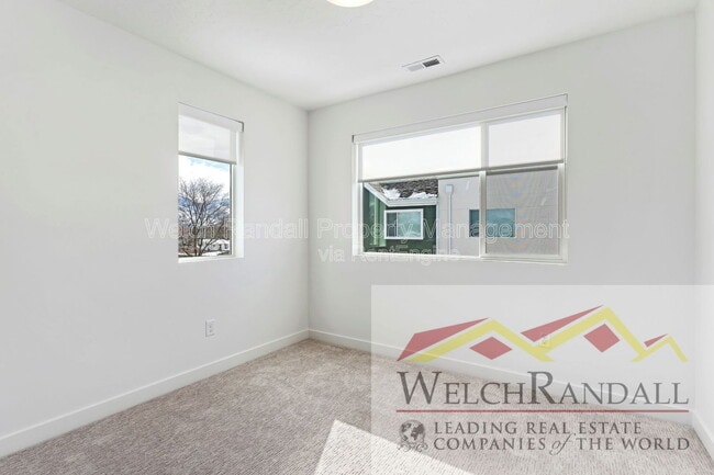 Building Photo - 507 E Alice Wy